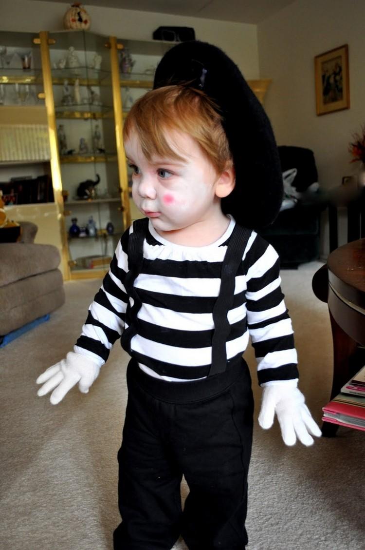 karneval-dräkt-barn-pojke-pantomime-svart-vit-handskar-hatt