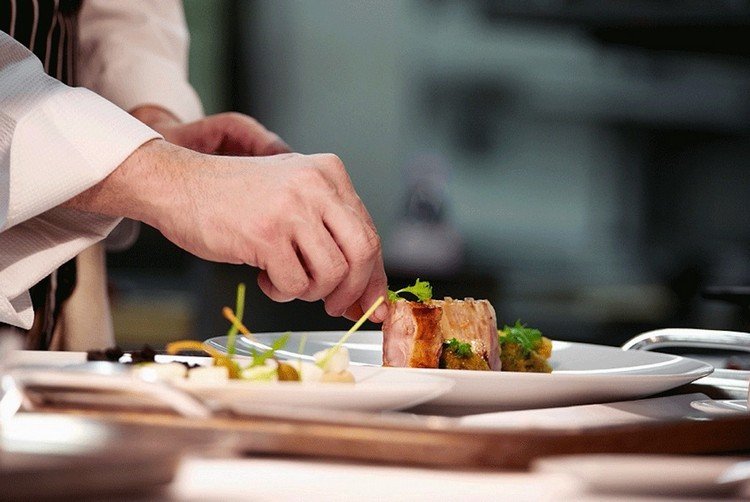 de bästa michelin stjärnkockarna rankningar utmärkta kulinariska experter krögare över hela världen förbereder professionellt fina rätter