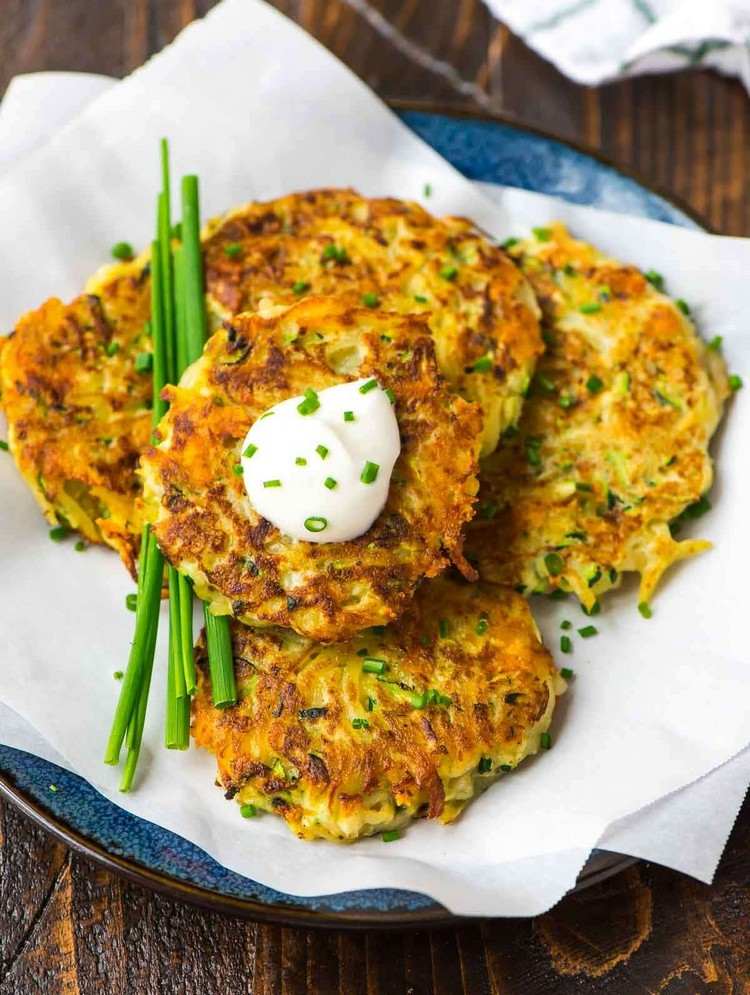 Zucchini potatispannkakor så de blir krispiga