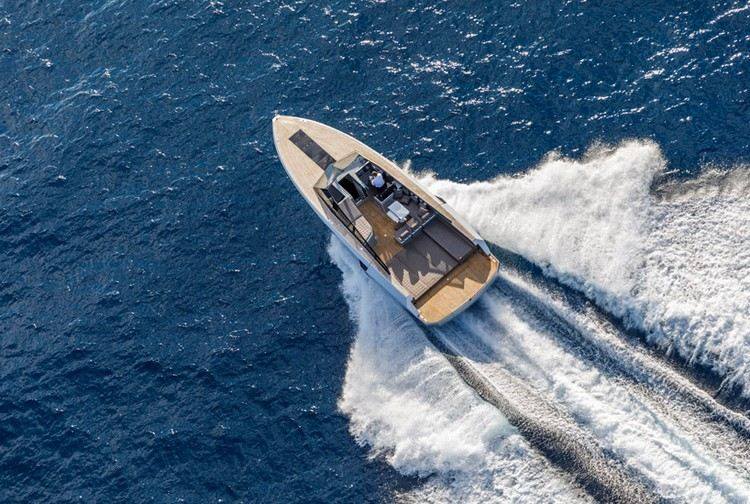 EVO 43 HT lyxig yachthastighet