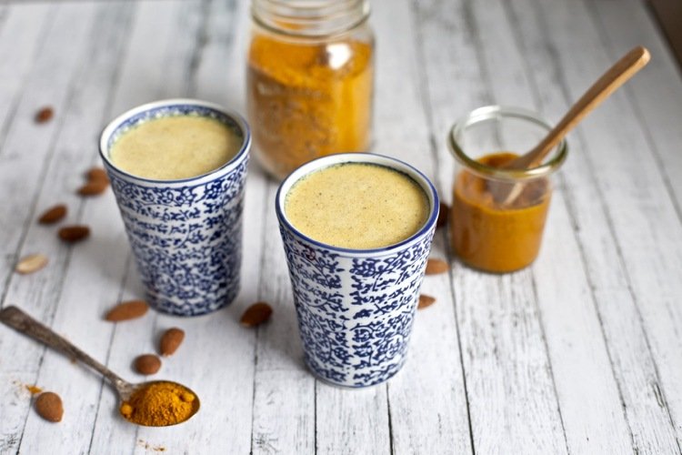 Gurkmeja Latte Golden Milk med kanel och honung recept
