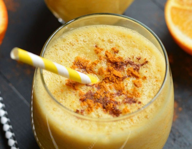 Gyllene mjölk med apelsinjuice gurkmeja mandelmjölk apelsiner recept