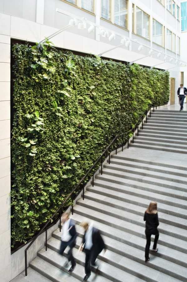 offentlig byggnad grön vägg som ett arkitektoniskt element