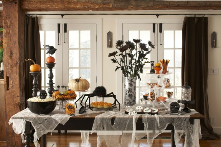 läskiga halloween dekorationer dessertbord spindel duk tattered