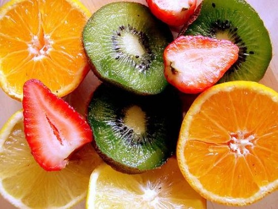 god hälsa frukt jordgubbe apelsin kiwi sort