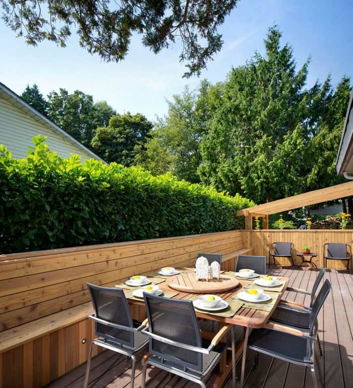 terrass trä sekretess skärm staket häck matbord trädgård design