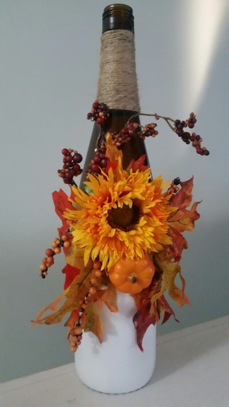 höst dekoration tom glasflaska blommor bär grenar garn