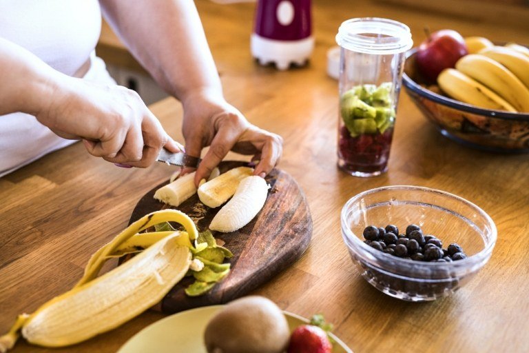 Uppblåsthet orsakar huskurer Smoothie Frukost Friska bananer Blåbär