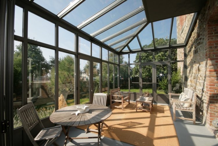 veranda-design-tips-idéer-industriell-stil-tegel-vägg-ljus-glas