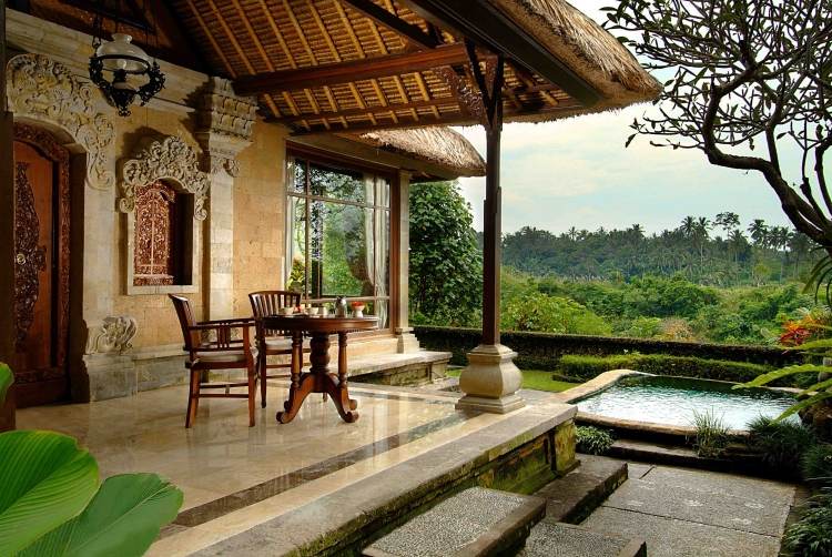 veranda-design-tips-idéer-trädgård-tak-antik-vila-pool
