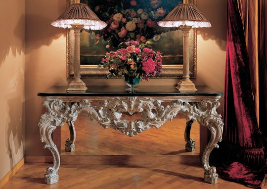 Den-klassiska-italienska-möbler-Provasi-rikt dekorerade-konsol-bord