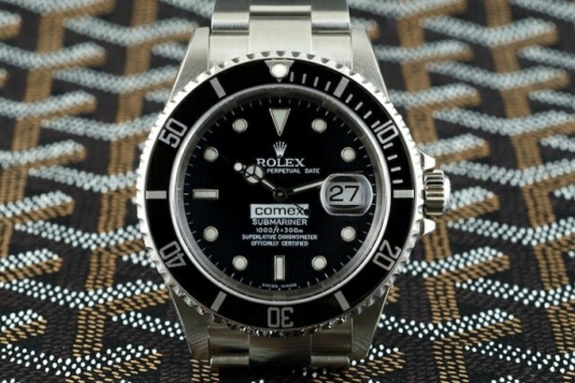 svart urtavla Rolex Submarine lyxiga presenter