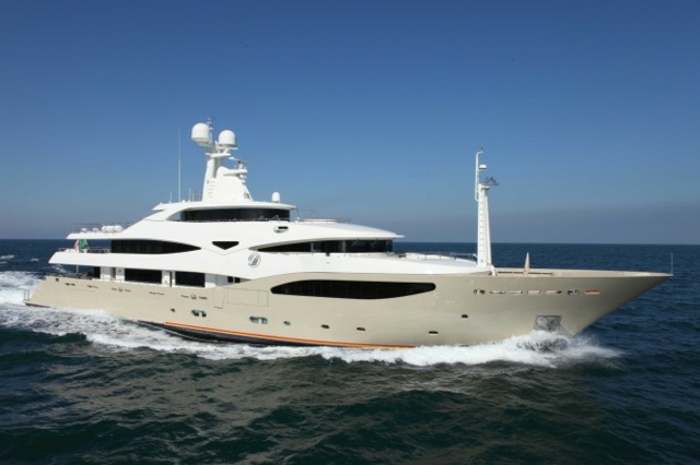 Lyxyacht Monako Fair ställde ut utanför havet