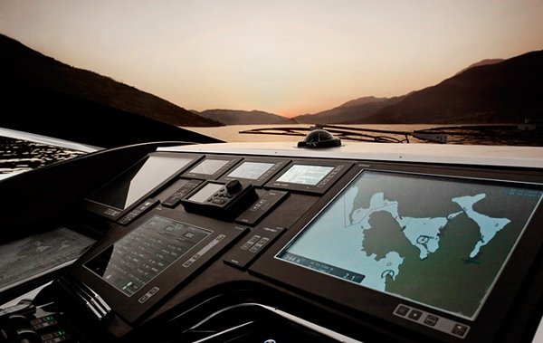 motor yacht hedonist hi-tech navigation system art of kinetics