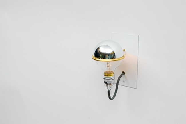 mest minimalistiska vägglampa design glödlampa brendan ravenhil