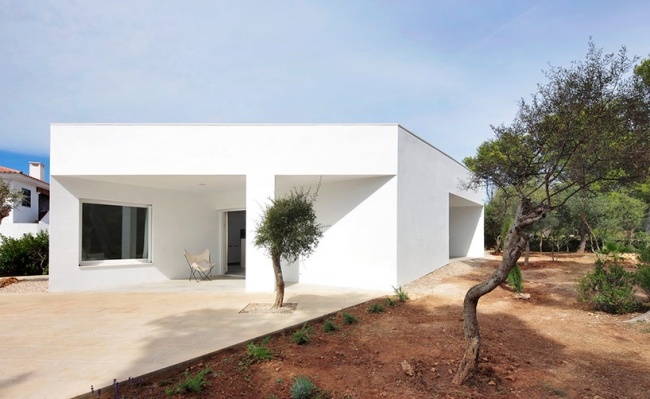 modernt arkitekthus spanien balearisk vit fasad