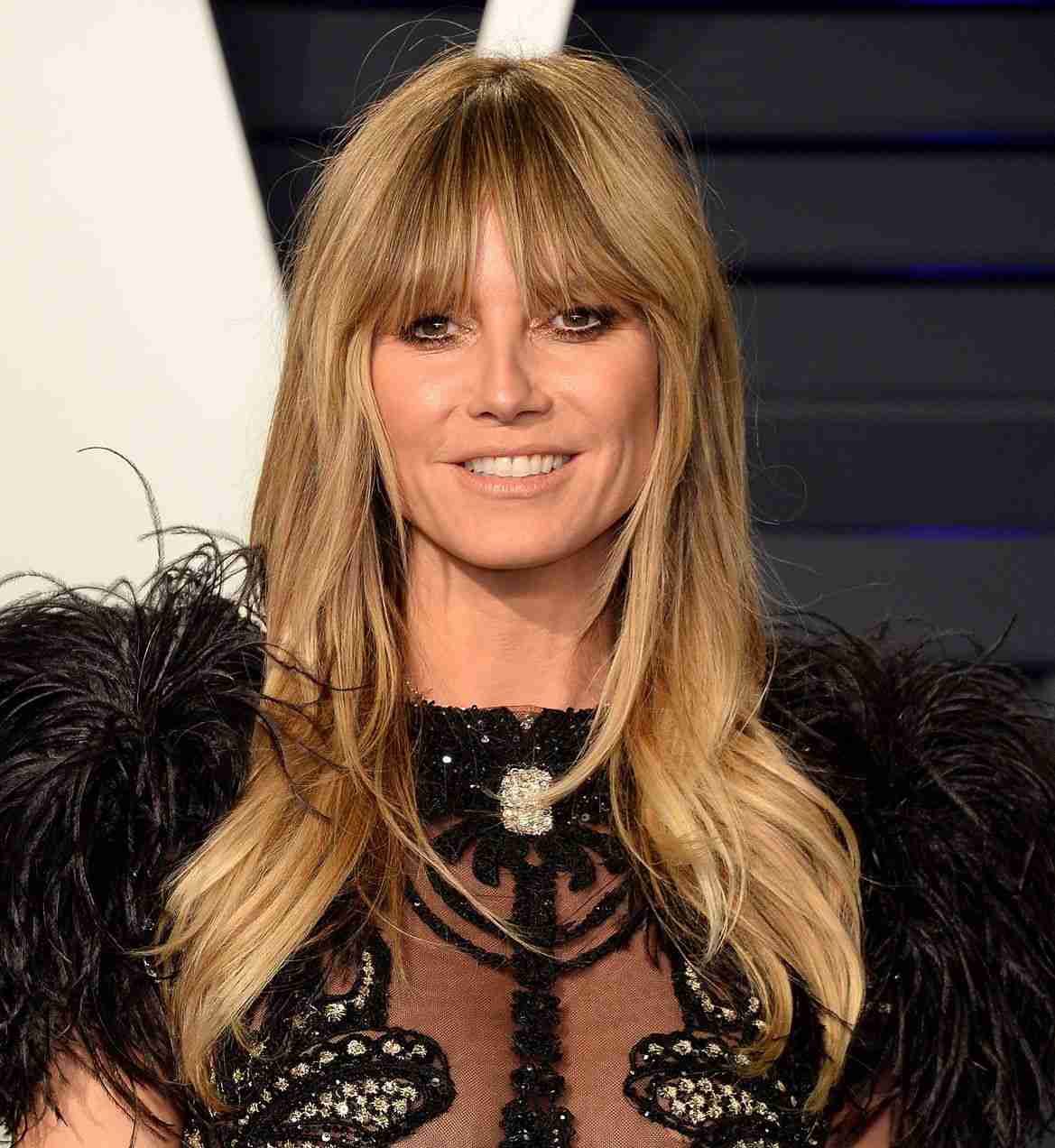 Heidi Klum långt hår med lång lugg i skikt
