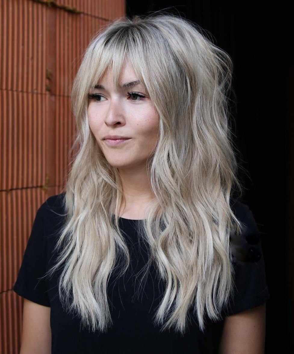 Shag frisyr långt hår cool blond nyans gardin lugg