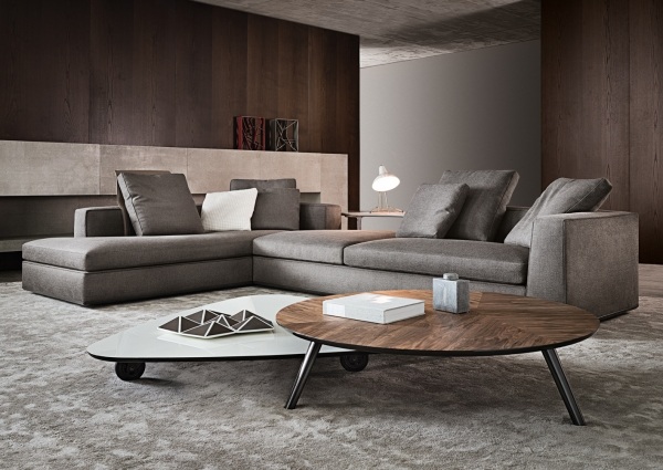 de moderna italienska möblerna arketipo soffa brunt lågt soffbord