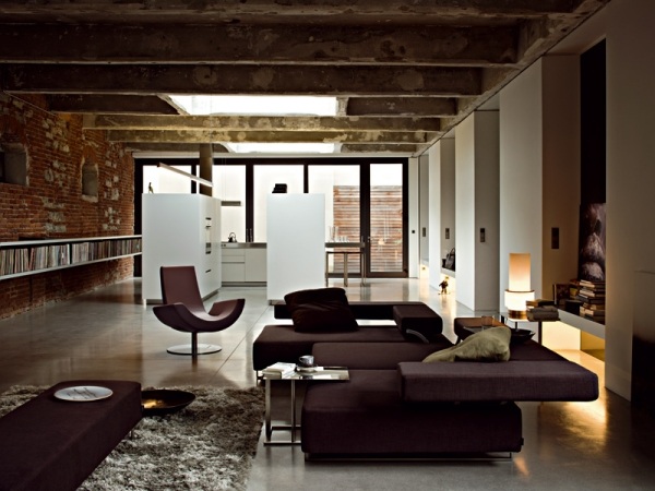 de moderna italienska möblerna arketipo soffa amadeius fåtölj mörk röd