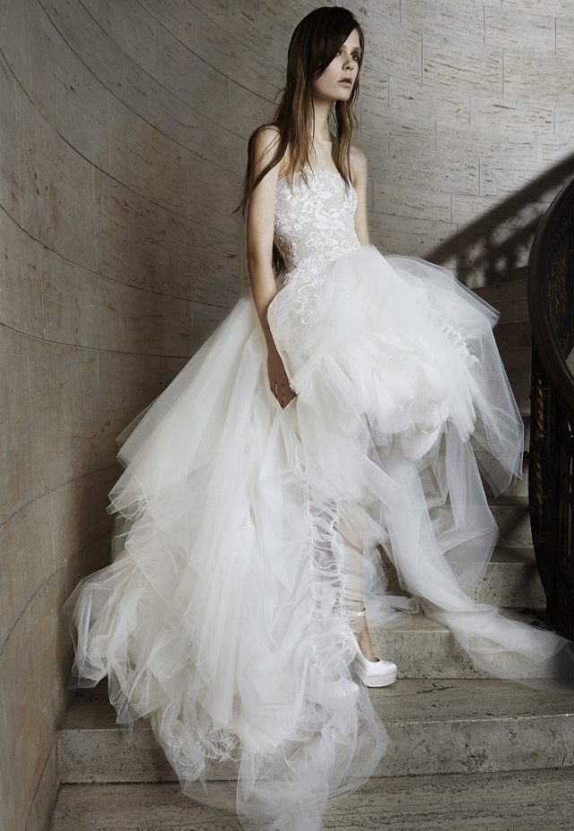 Vera-Wang-vår-2015-brud-asymetrisk
