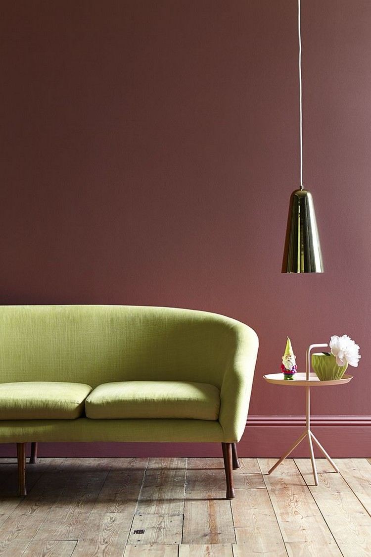vägg-färger-vardagsrum-röd-brun-rosa-brun-gul-grön-soffa