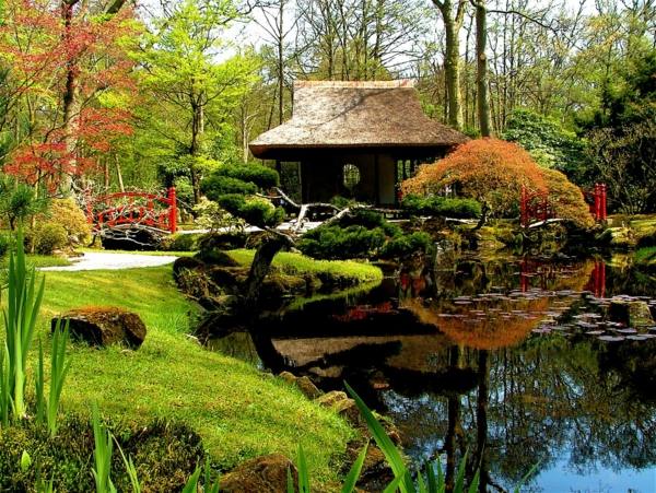 Japanska trädgårdar fantastisk paviljong i zen -trädgården
