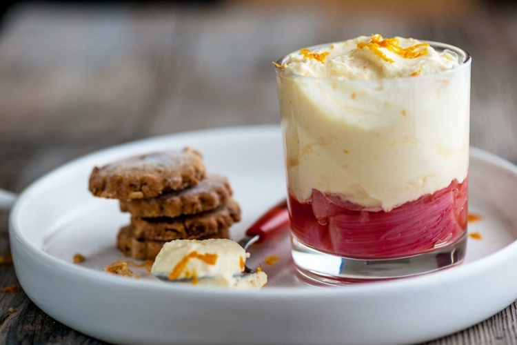 Rabarber Creme Fraiche Cake