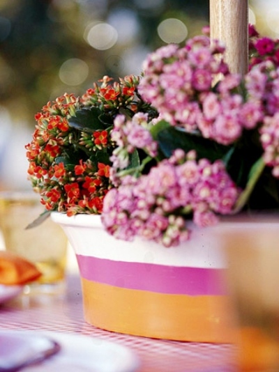 dekoration trädgårdsparty med färgade motiv blomkruka