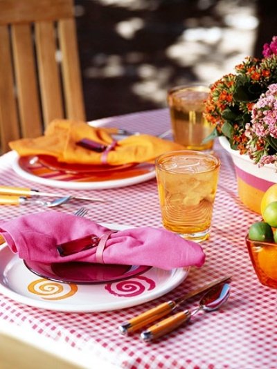 dekoration trädgård fest med färgade motiv servetter
