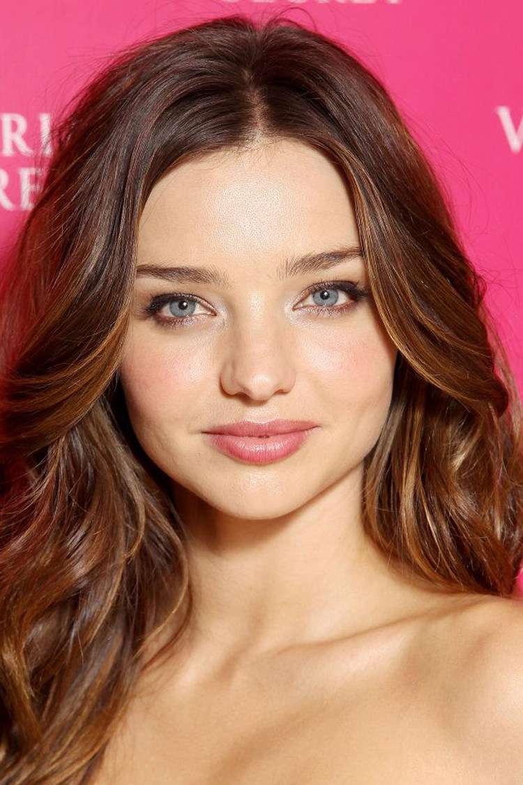 hår-frisyr-ansiktsform-kvadrat-steg-ansikte-straehnchen-miranda-kerr