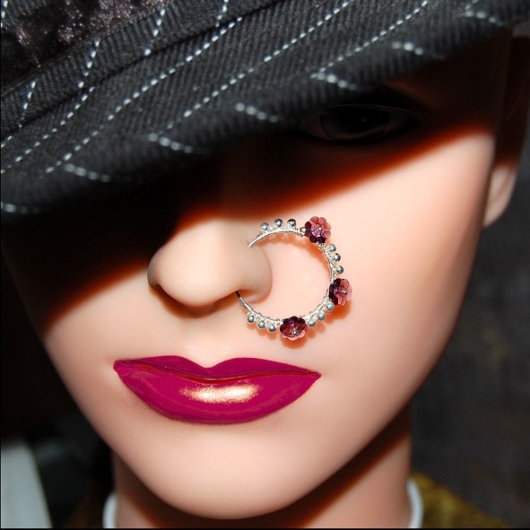 näspierring-smycken-ring-kvinna-med-hatt