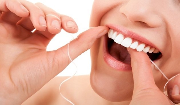 Tandvård använder tandtråd användbara tips vita tänder