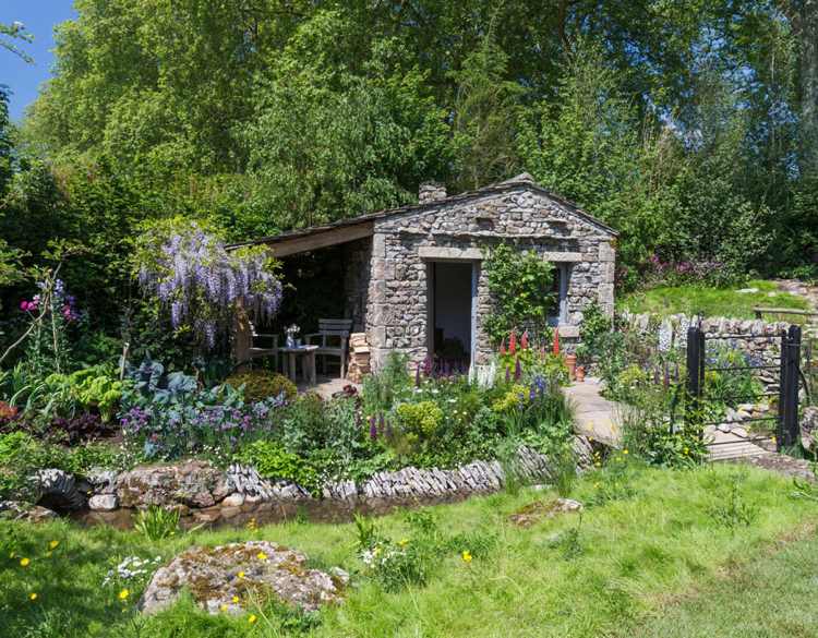 Engelska trädgårdsstil stone hut creek bridge yorkshire
