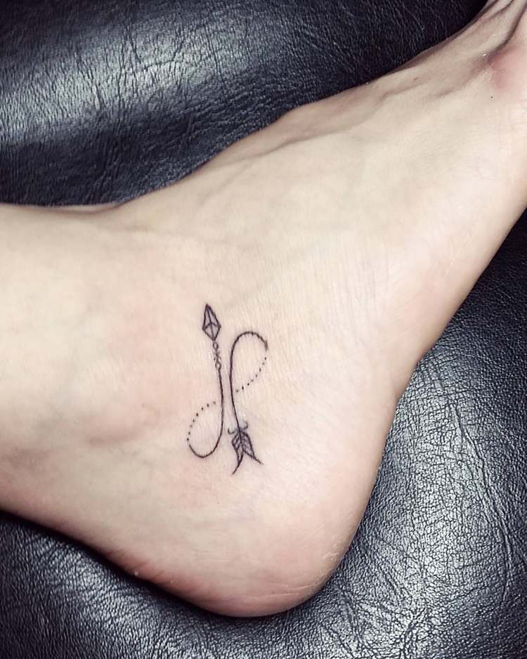 liten tatuering fotled pil infinity symbol kombination