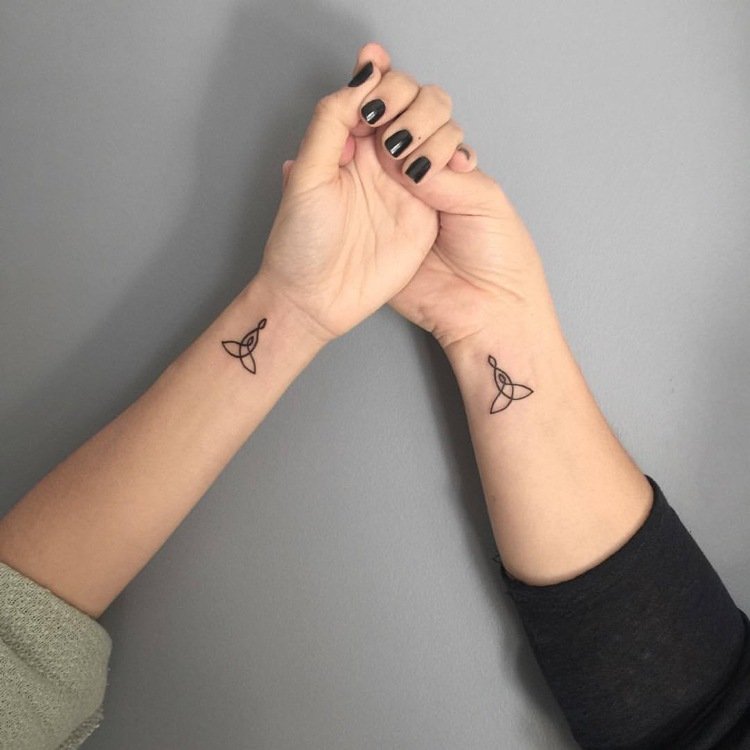 Tatuering som betyder keltisk symbol mor och barn handled