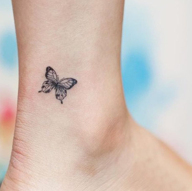 liten tatuering fjäril fotled fotled kvinna