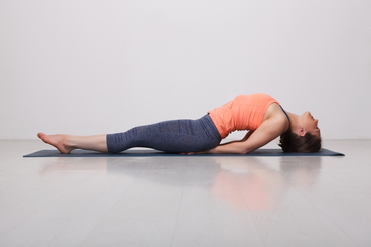Yoga Asana Fish Matsyasana öppnar blockerat halschakra