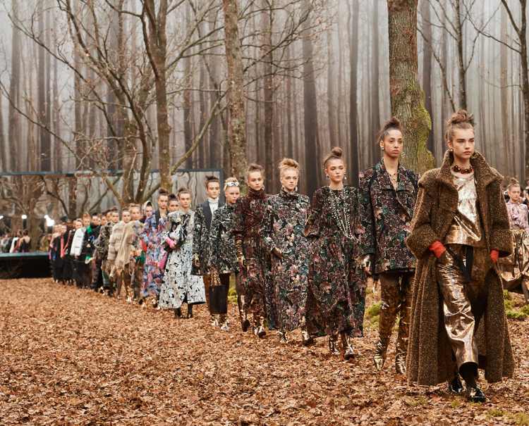 De bästa Chanels modeshowerna Karl Lagerfelt höst-vinter 2018: 19 Ready-to-Wear