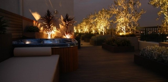 Gröna takterrasseidéer uppnår ljuseffekter på natten