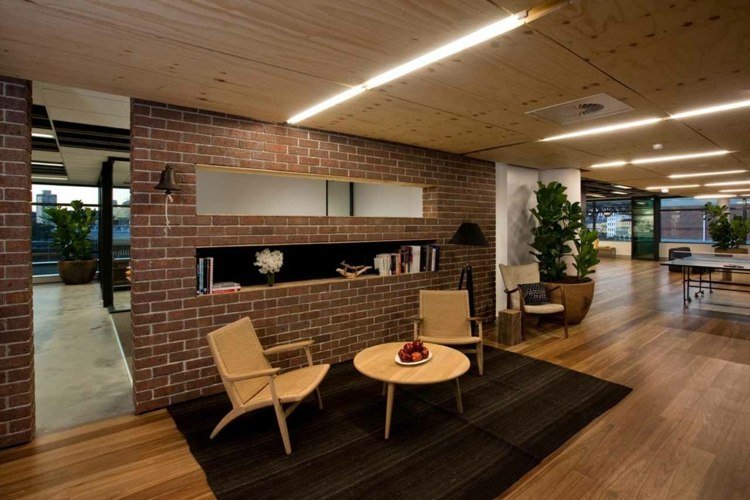 Tegelvägg-accent vägg-idé-sittgrupp-inbyggd i hylla-spegel-matta-laminat