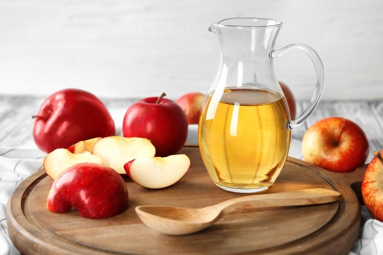 Att dricka äppelcidervinäger på en tom mage på morgonen hjälper till att avgifta dig