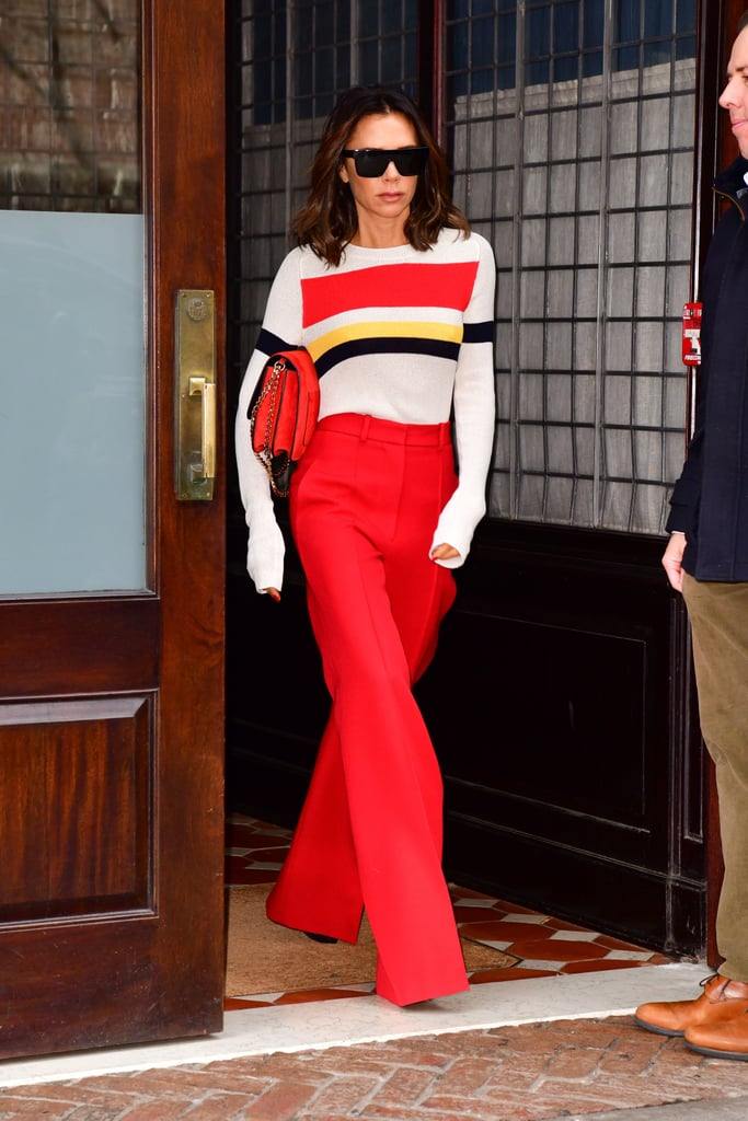 Victoria Beckham röda byxor med brett ben och hög midja