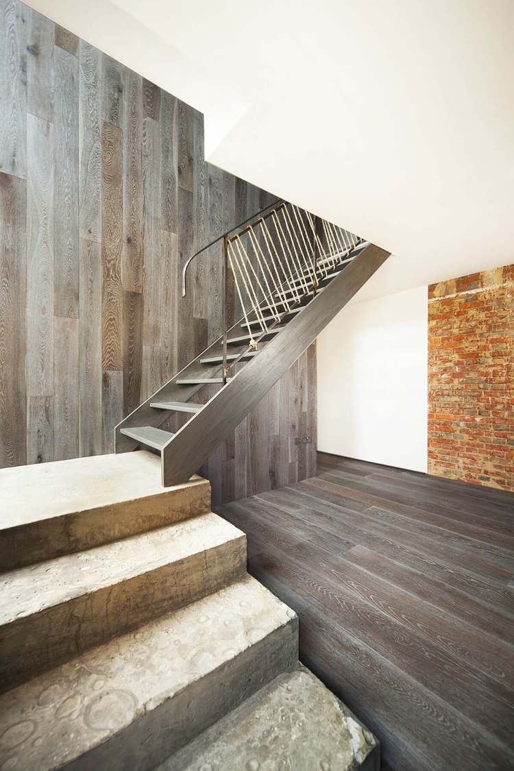 kvarts varv trappa industriell stil betong grå trä metall räcke