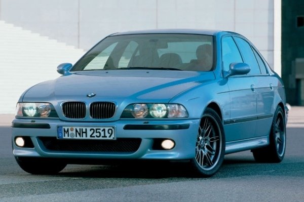 frontal-BMW 3-serie E39 1998 2005- blå-bil-historia