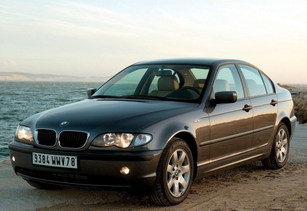 BMW 3 -serie 1998-2005 - brun - blanka däck - på sidan