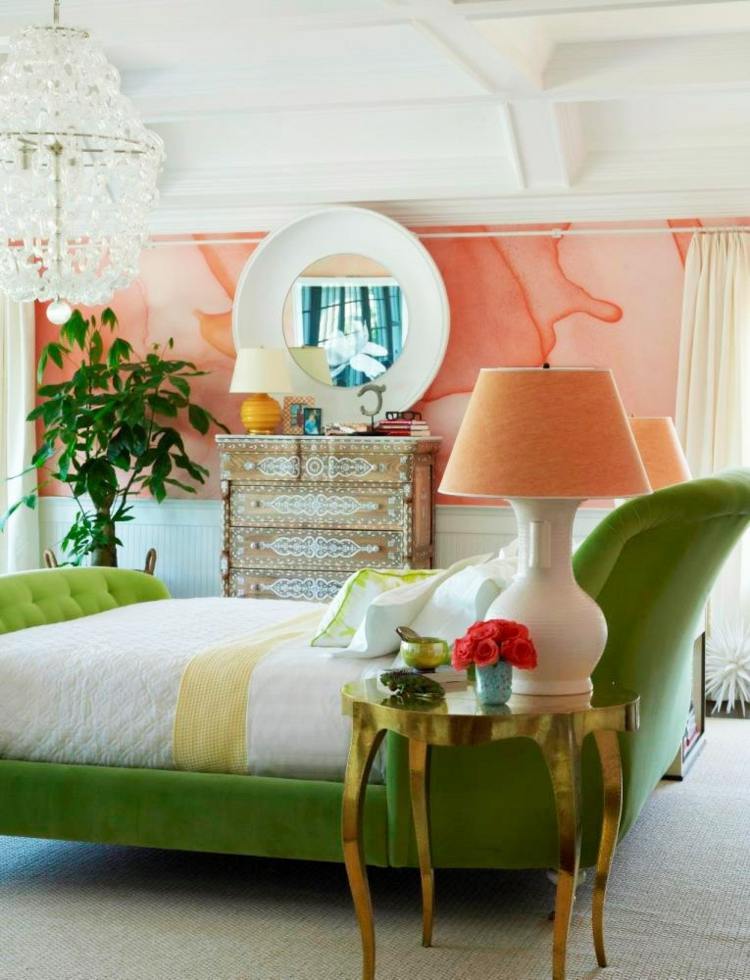 aprikos väggfärg akvarelloptik gröna sängmöbler originalinredning