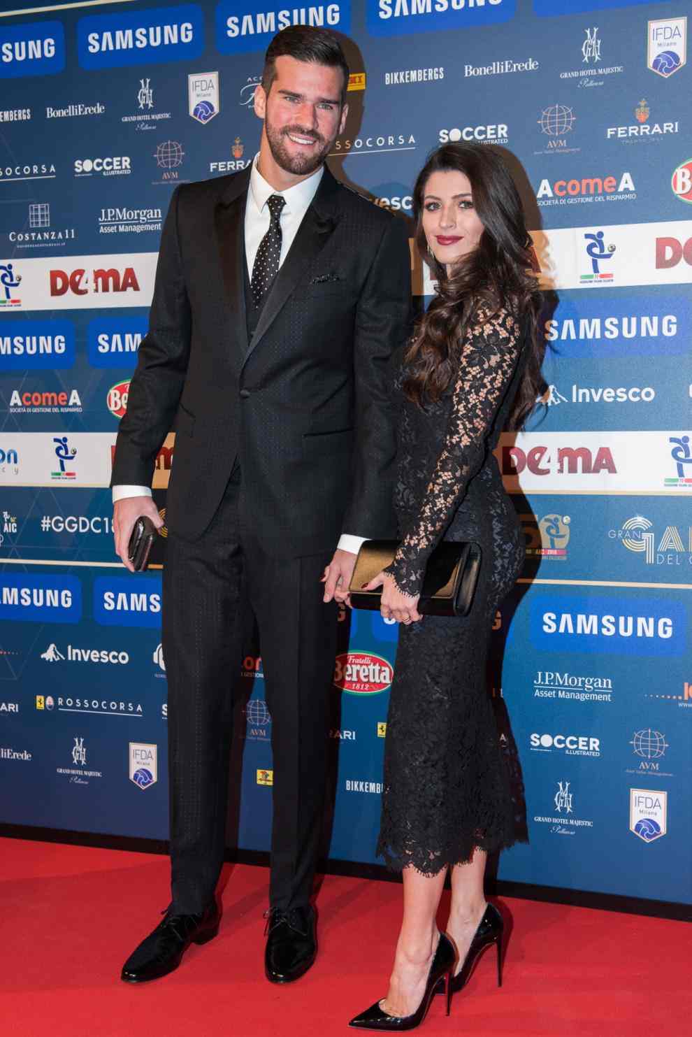 Liverpools målvakt Alisson Becker och hans fru