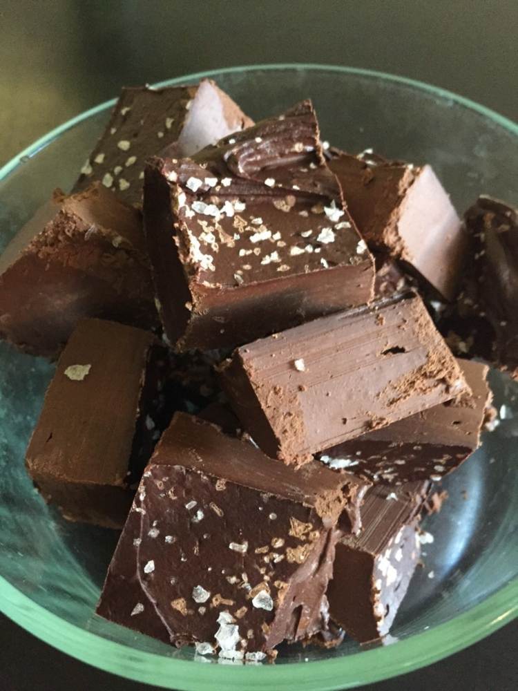 kakaofudge mandelsmör smör havssalt fettbomber ketogen diet