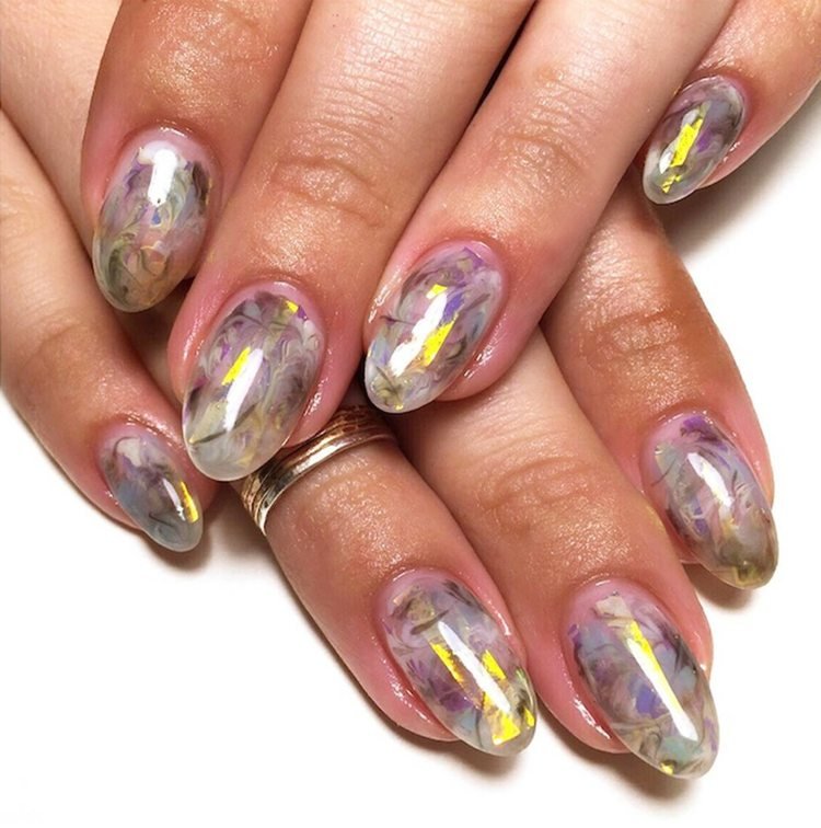 opal effekt ädelsten look guld gel naglar design